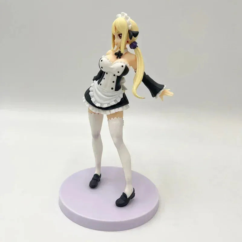 Figurine Lucy Heartfilia Fairy Tail en tenue de soubrette de profil - 17cm