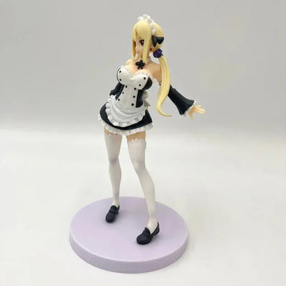 Figurine Lucy Heartfilia Fairy Tail en tenue de soubrette de profil - 17cm